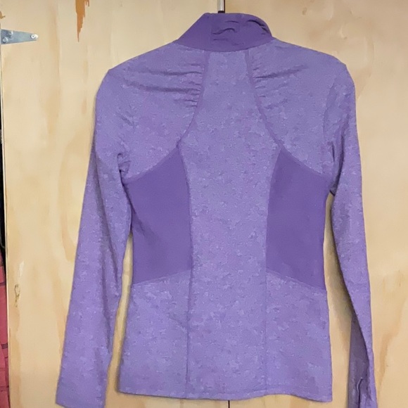 Athleta Olompali 1/2 zip pullover with thumb holes, size XS color purple/lilac - Picture 4 of 8